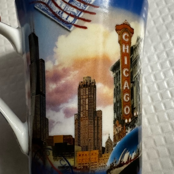 The Postcard Factory Chicago mug - Picture 4 of 6